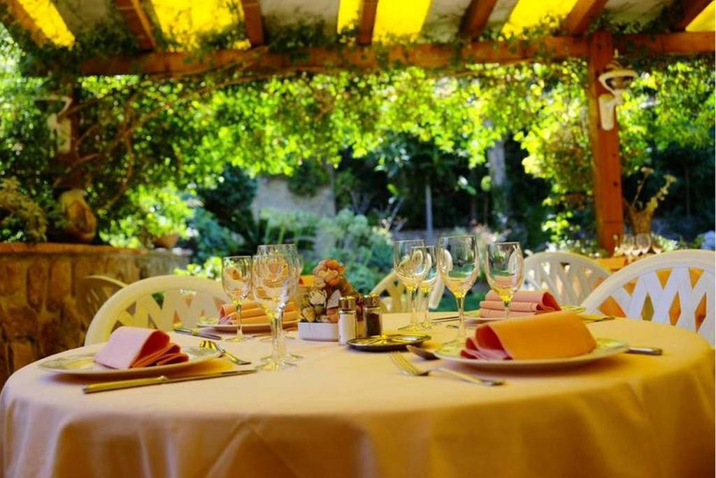 L' Escapade Hotel & Restaurant Le Pradet Kültér fotó