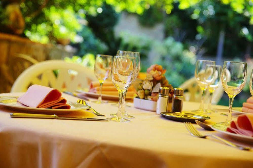 L' Escapade Hotel & Restaurant Le Pradet Kültér fotó