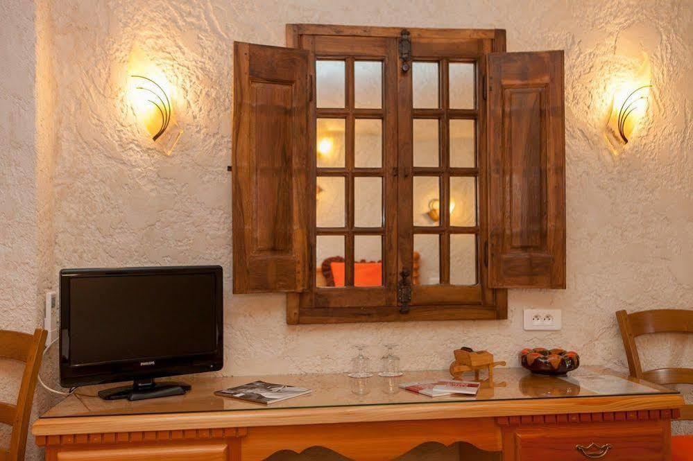 L' Escapade Hotel & Restaurant Le Pradet Kültér fotó